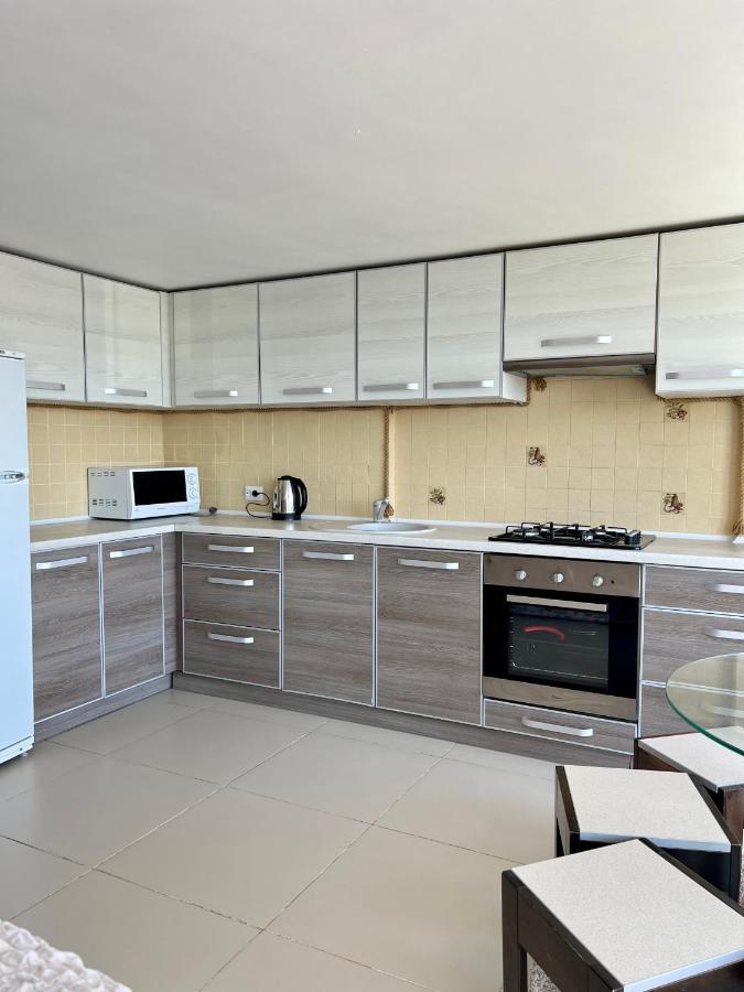 Apartment центр. студія. білогірська *